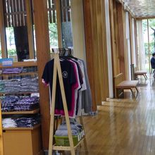 北大ロゴ入りTシャツの扱っていました