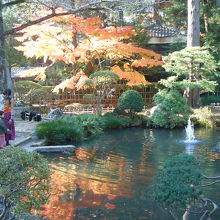 筑波山神社拝殿の庭園