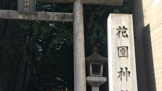 都会新宿の神社