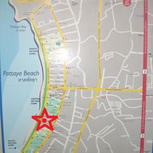 マイクショッピングモールは、海岸通りの南側に面しています。