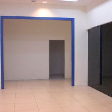 マイクショッピングモールの中には、入居していない空があります