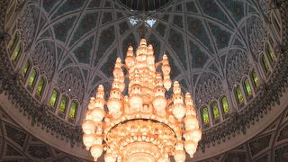 豪華で品のある美しいモスク