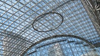 金属がキラッと光る風景