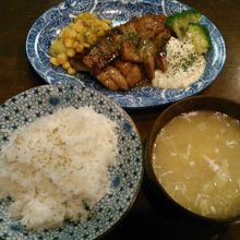 マグロのステーキ定食850円