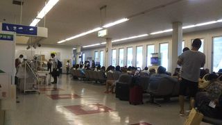 1日3便なのでこじんまり