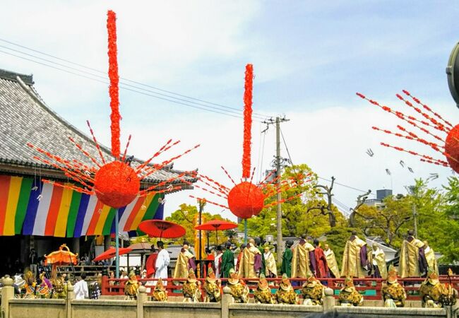 4月22日は、四天王寺最大の行事『聖霊会 舞楽大法要』の日