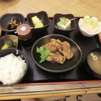 日替わりの名水御膳‥880円。