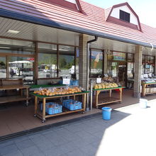 建物前の産直コーナー