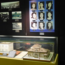 9人の乙女の写真も掲示されていました