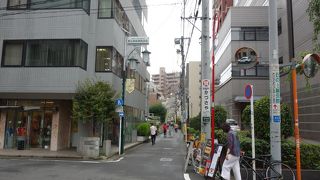 ローカル感ある細い道