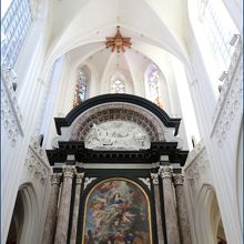 主祭壇と天井部
