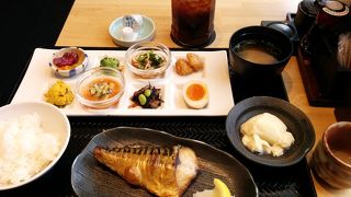 身体に優しく女性に大人気のランチプレートのお店はここです