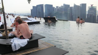 高層ビルでお茶をしながら展望を楽しむ予定も暑さで断念