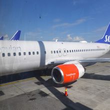 オスロ・ガーデモエン国際空港に到着