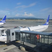 オスロ・ガーデモエン国際空港にて