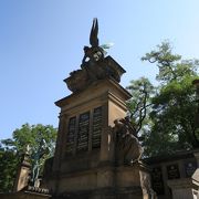 チェコの偉人の墓がある墓地