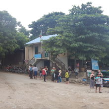 船のチケット売り場