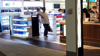 出国審査通過してすぐ