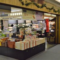 お土産コーナーも充実