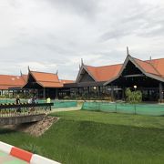 リゾート感満載のローカルな空港