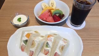 お洒落なフルーツパーラー