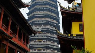 境内にある天寧宝塔は、一際目を引く高さ