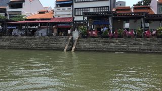 川沿いに遊歩道と飲食店街がありとてもいい所です