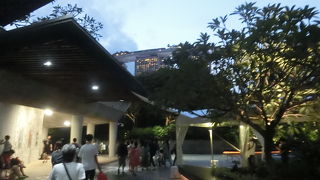 有料のベイフロント駅からの往復連絡バス