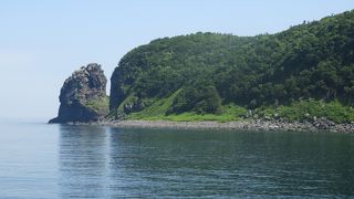 ウトロ港から至近距離にある夕陽の名所