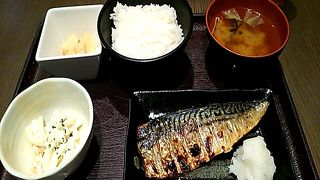 ランチはお得なセットがあります。