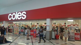 ケアンズ駅直結で便利