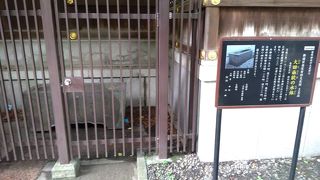 大田南畝の水鉢は、昔の石工の技術レベルの高さを物語っている