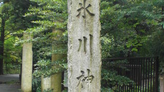 武蔵一宮氷川神社は、毎年約２００万人の参拝客が訪れる有数の神社です。