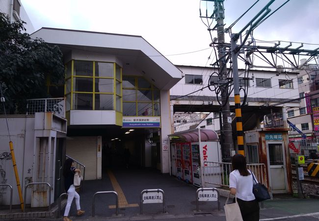 駅の近くには、観光アトラクションも多い