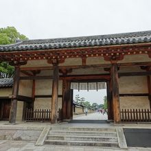 五重塔側から東大門へ