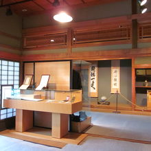 欄間や贅を尽くした室内