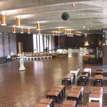 埼玉県立歴史と民族の博物館の入口付近の館内の様子です。