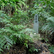 萬骨碑　たくさんの方がなくなった