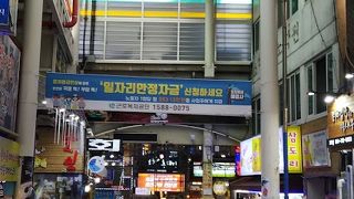 食べ歩きもできる