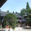 郊外山の上の寺
