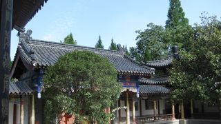 郊外山の上の寺