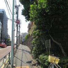 団子坂下の方から見上げて