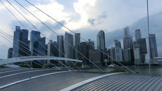 マリーナベイサンズより高いビルもいくつかあります