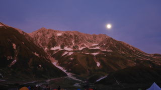 少し歩いて絶景キャンプ場