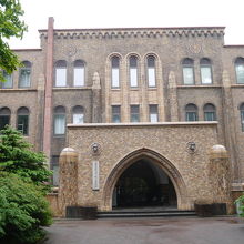 元は理学部の建物です