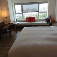 入口から窓方面