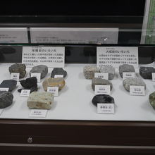 岩石標本が置かれています