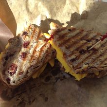 ピーナッツバター＆マンゴーサンド