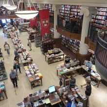 店内は3階建てぐらいだったかな？トイレも借りれます！