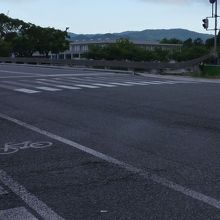 メイン側を車で走ると信号のつながりが良い